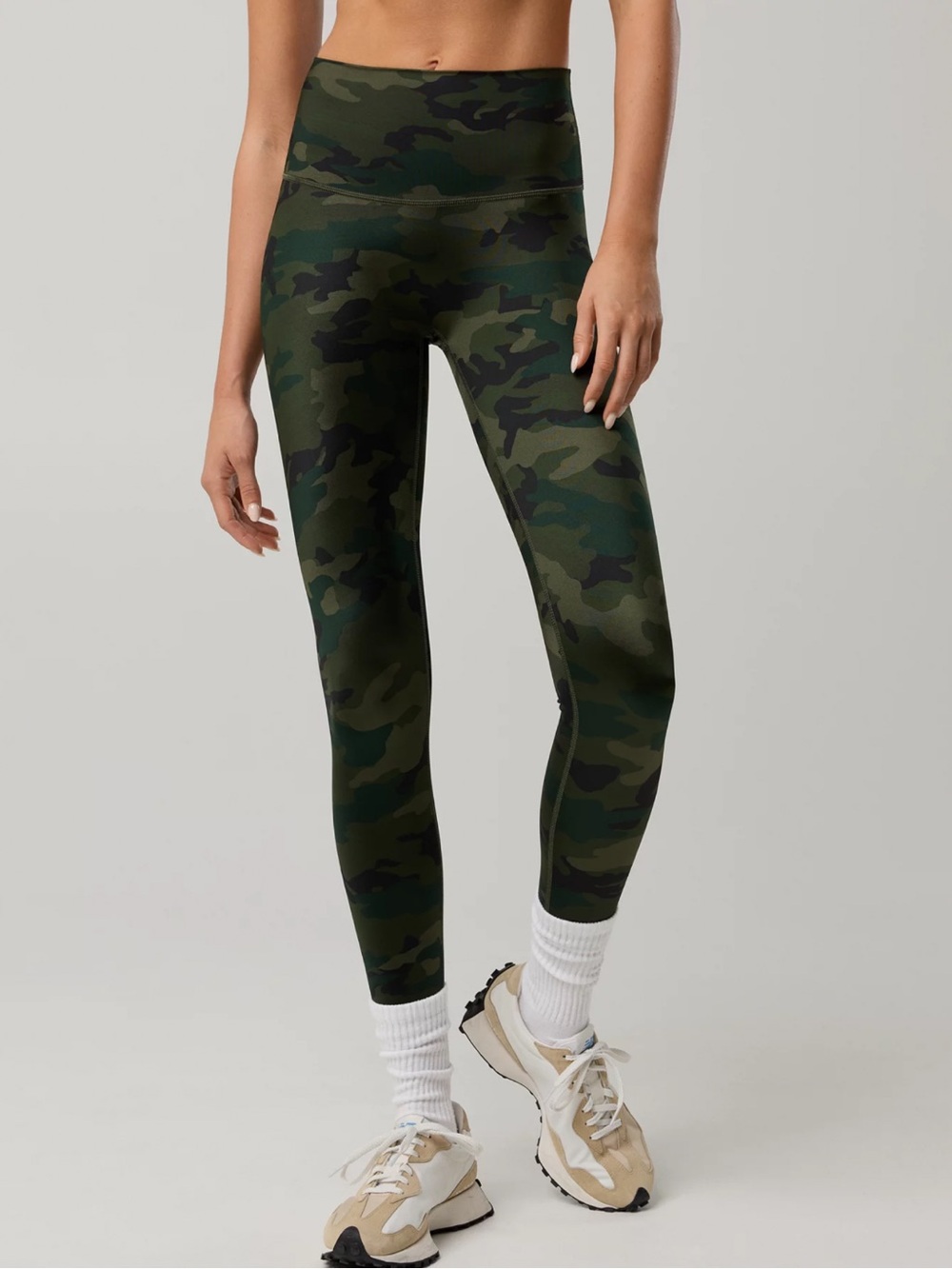 Offline by Aerie 7/8 Hi-Rise Camo Leggings in Glossy Olive Daze Size Small
